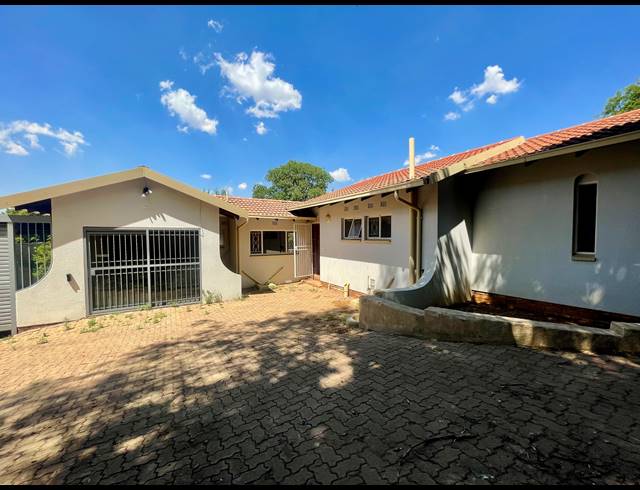 3 BEDROOM FREEHOLD FOR SALE IN GLENVISTA